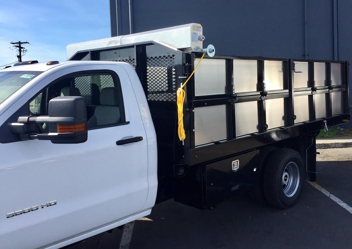 Pioneer E600 Spring-Loaded Pull Tarp Kit for 16' to 19' Beds | Aluminum Housing