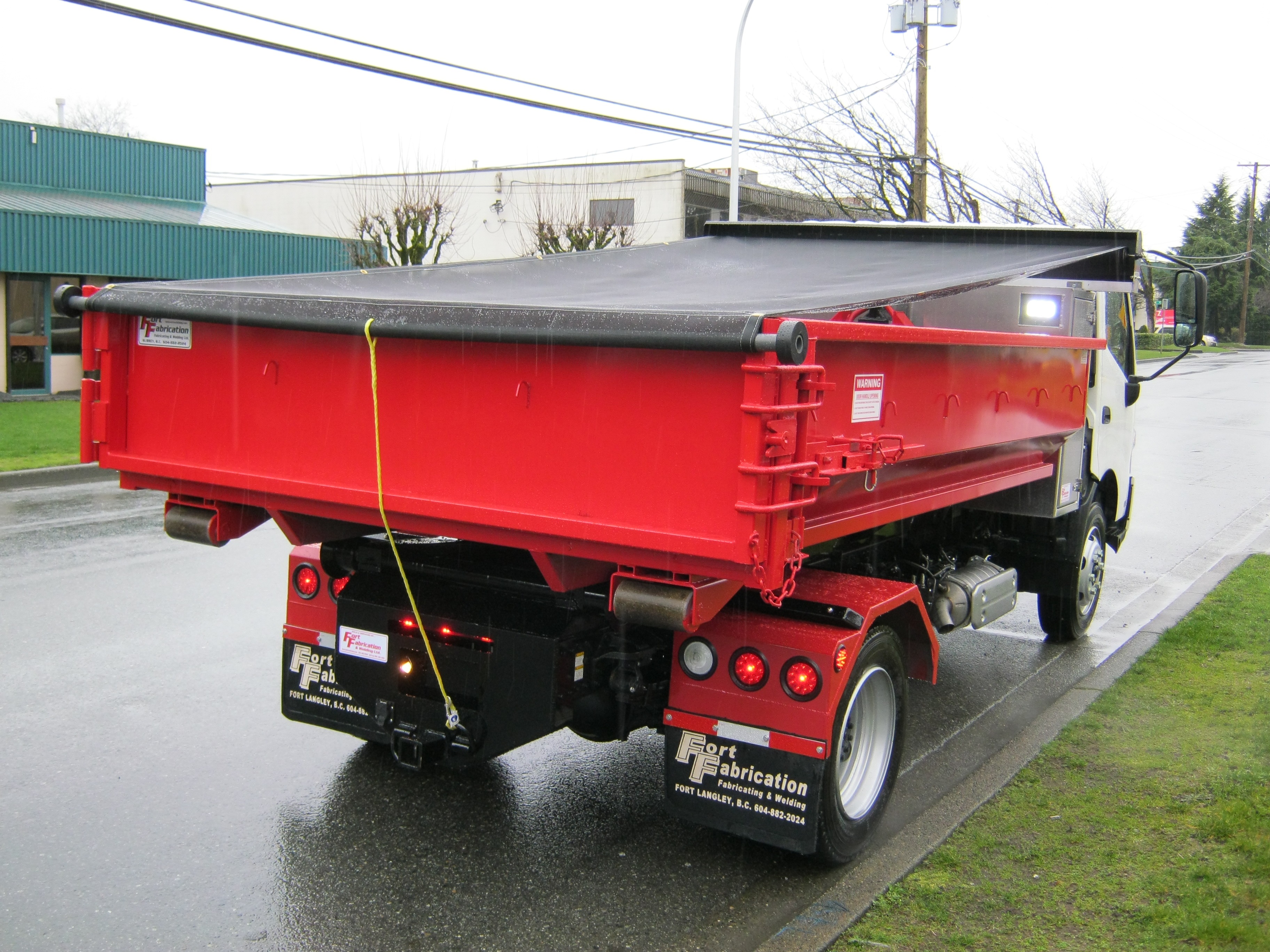 Spring-Loaded Pull Tarp w/ Steel Telescopic Housing - Pioneer E600 12' to 15'